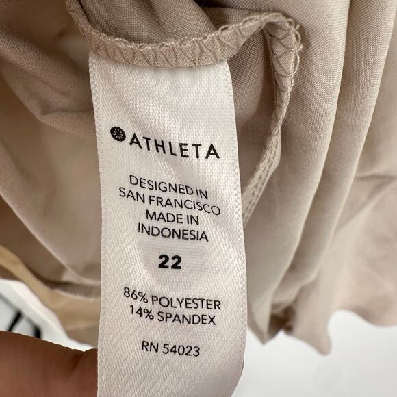 ATHLETA NWT Plus Size Skyline Short in Khaki // 22 2X - Picture 10 of 11
